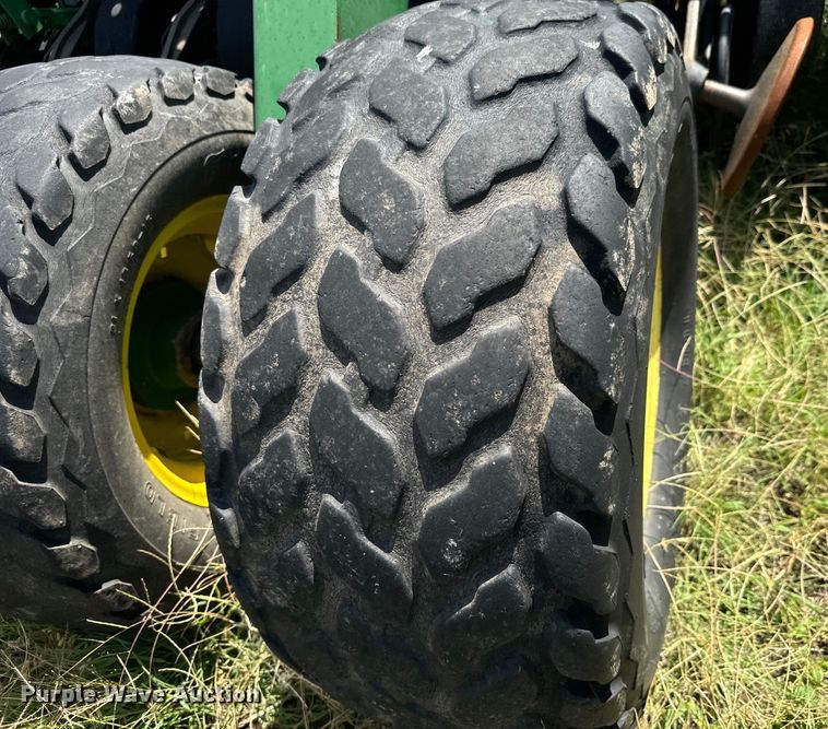 image for item MU9831 2003 John Deere 1590 grain drill