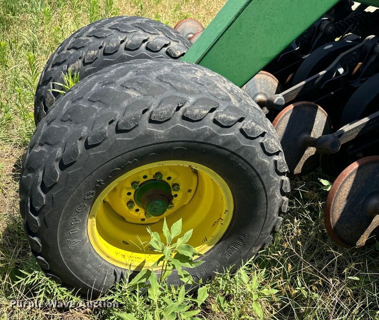 image for item MU9831 2003 John Deere 1590 grain drill