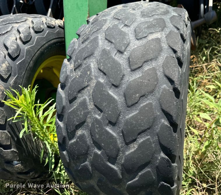 image for item MU9831 2003 John Deere 1590 grain drill