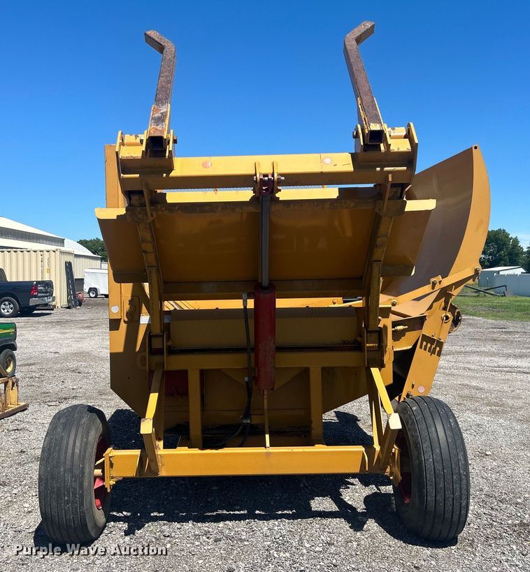 image for item NB9432 Haybuster 2650 bale processor