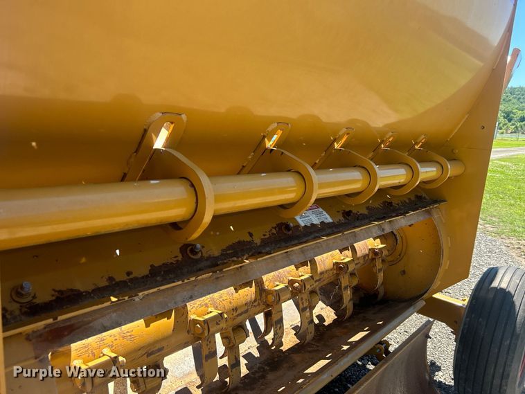 image for item NB9432 Haybuster 2650 bale processor