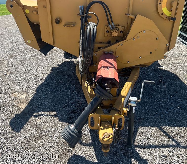 image for item NB9432 Haybuster 2650 bale processor