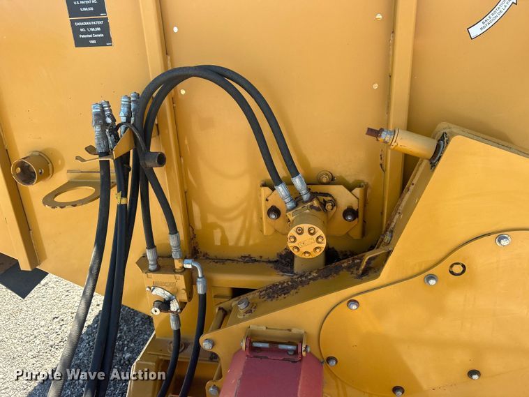 image for item NB9432 Haybuster 2650 bale processor