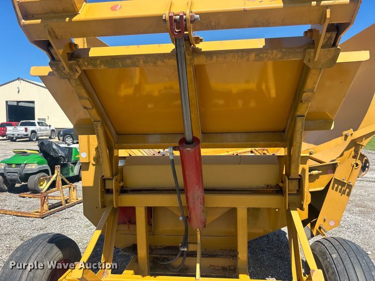 image for item NB9432 Haybuster 2650 bale processor
