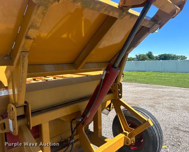 image for item NB9432 Haybuster 2650 bale processor