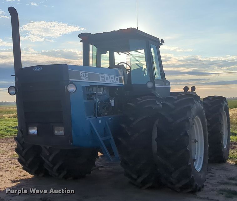 image for item NG9886 1993 Ford Versatile 876 4WD tractor