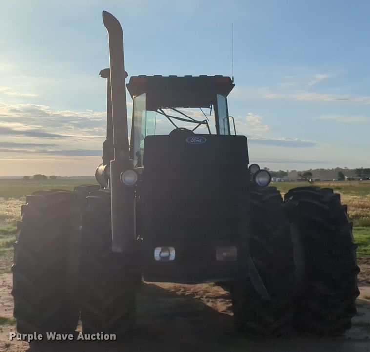 image for item NG9886 1993 Ford Versatile 876 4WD tractor