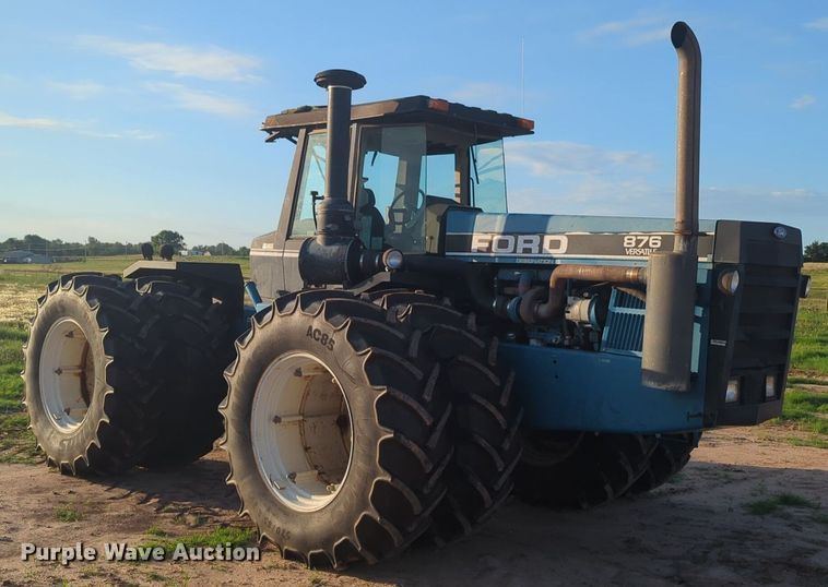 image for item NG9886 1993 Ford Versatile 876 4WD tractor