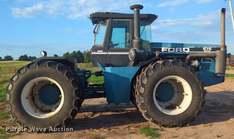 image for item NG9886 1993 Ford Versatile 876 4WD tractor