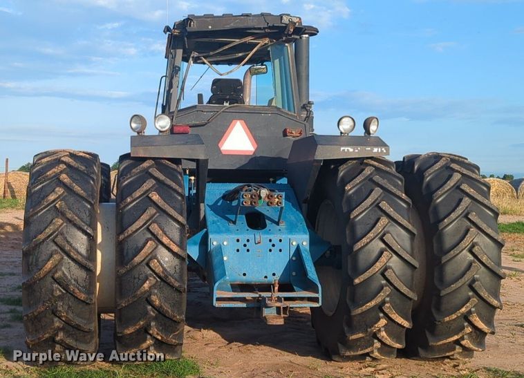 image for item NG9886 1993 Ford Versatile 876 4WD tractor