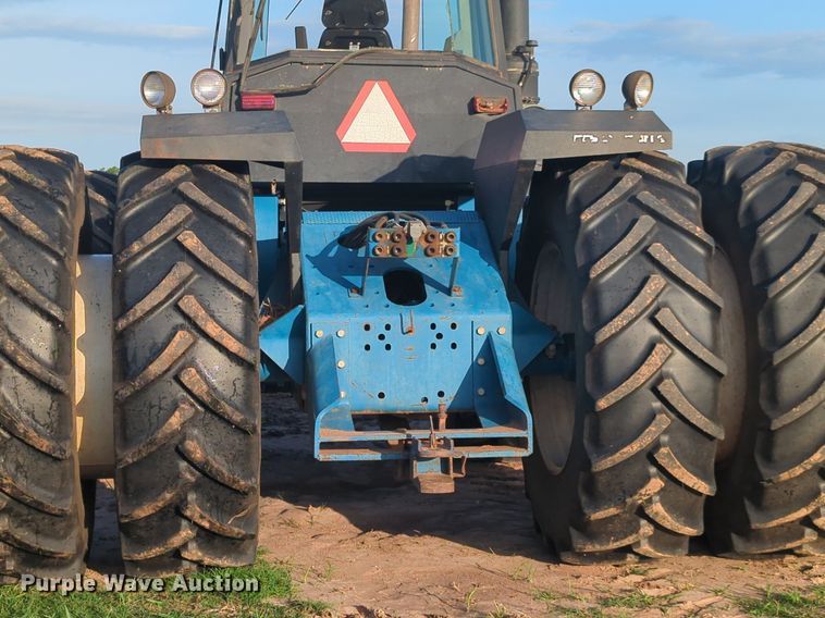 image for item NG9886 1993 Ford Versatile 876 4WD tractor