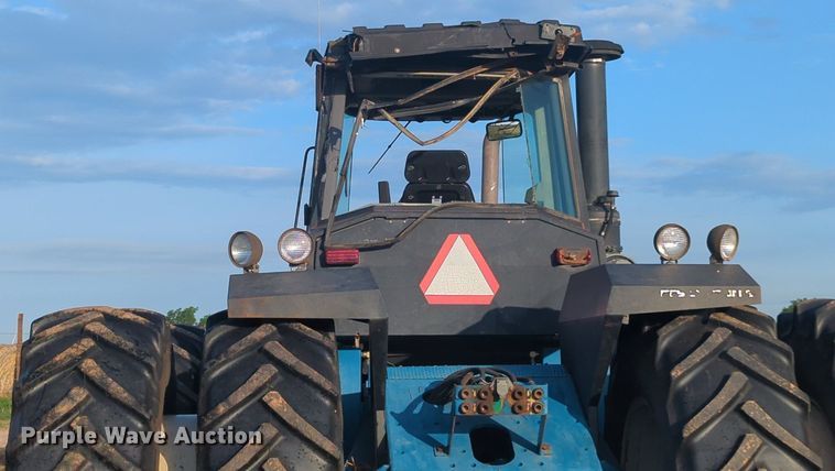 image for item NG9886 1993 Ford Versatile 876 4WD tractor