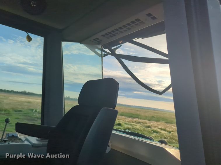 image for item NG9886 1993 Ford Versatile 876 4WD tractor