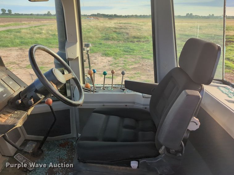 image for item NG9886 1993 Ford Versatile 876 4WD tractor