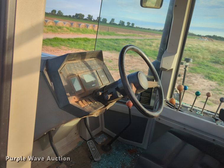 image for item NG9886 1993 Ford Versatile 876 4WD tractor