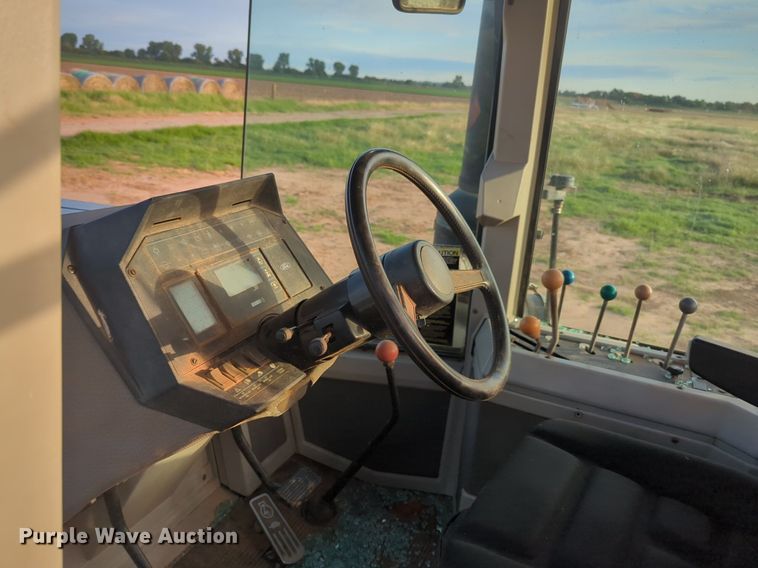 image for item NG9886 1993 Ford Versatile 876 4WD tractor