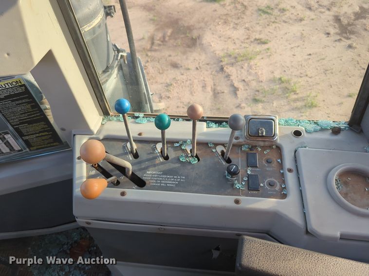 image for item NG9886 1993 Ford Versatile 876 4WD tractor