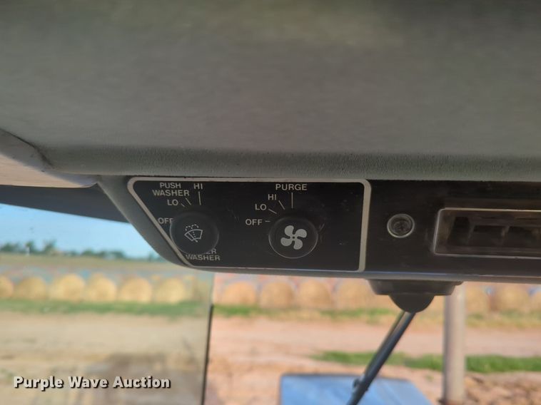 image for item NG9886 1993 Ford Versatile 876 4WD tractor