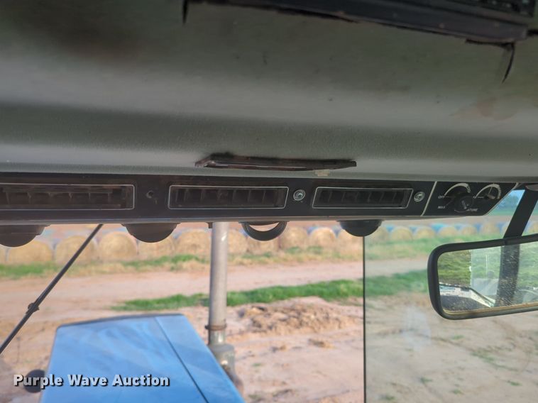 image for item NG9886 1993 Ford Versatile 876 4WD tractor