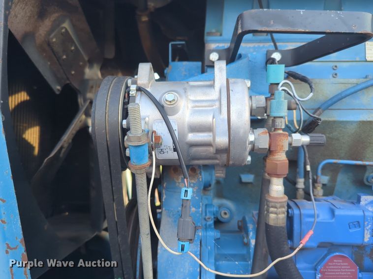 image for item NG9886 1993 Ford Versatile 876 4WD tractor