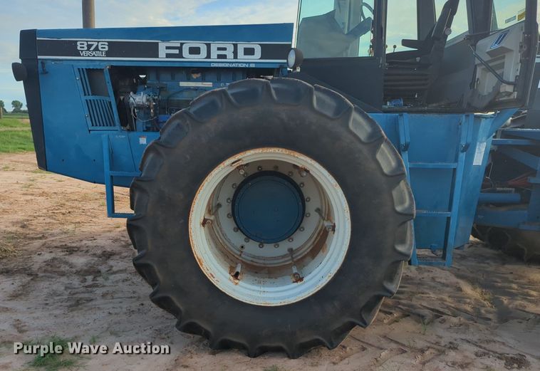 image for item NG9886 1993 Ford Versatile 876 4WD tractor