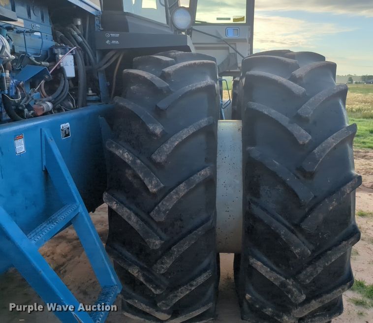 image for item NG9886 1993 Ford Versatile 876 4WD tractor