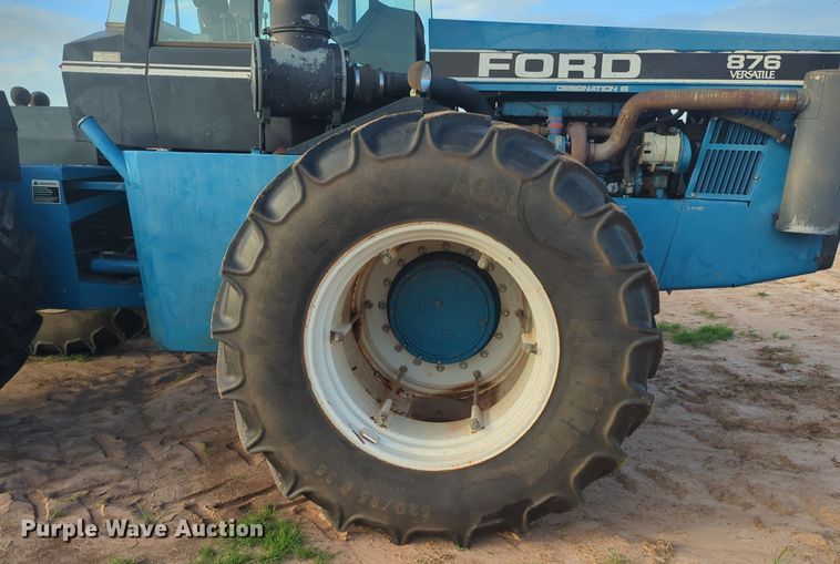 image for item NG9886 1993 Ford Versatile 876 4WD tractor