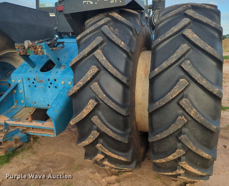 image for item NG9886 1993 Ford Versatile 876 4WD tractor