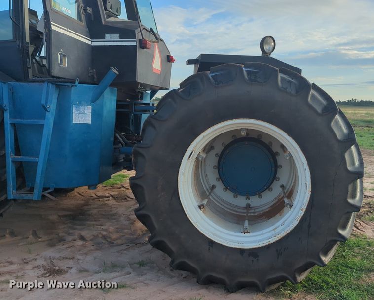 image for item NG9886 1993 Ford Versatile 876 4WD tractor