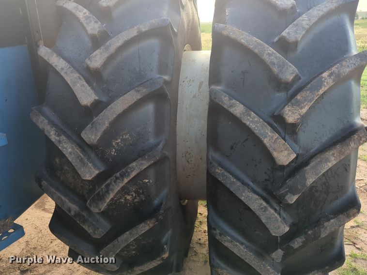 image for item NG9886 1993 Ford Versatile 876 4WD tractor