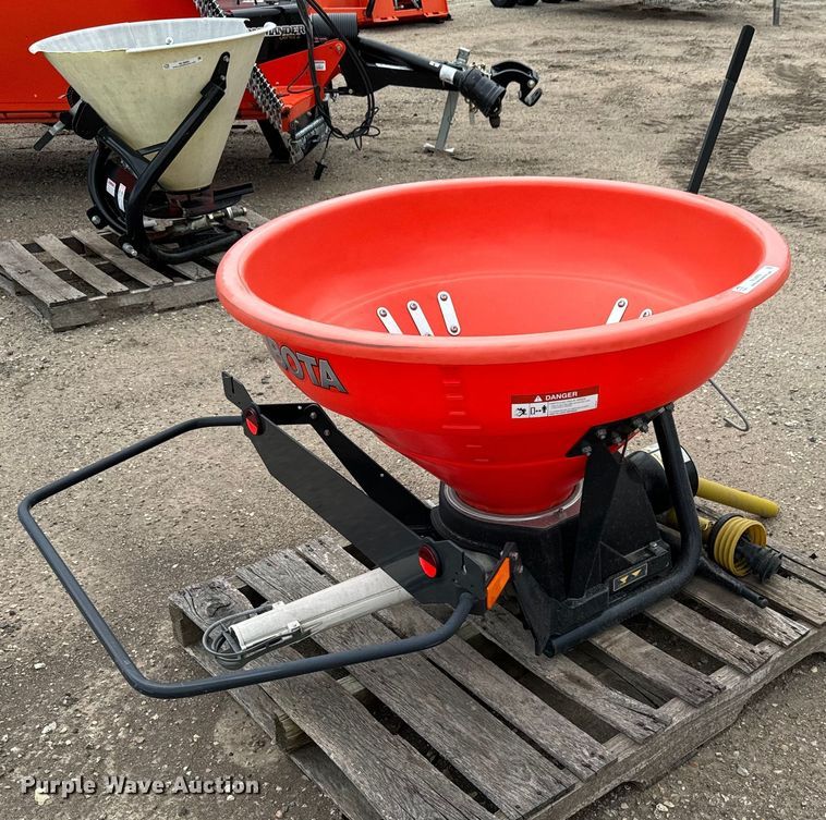 image for item NL9959 2016 Kubota VS220 spreader 