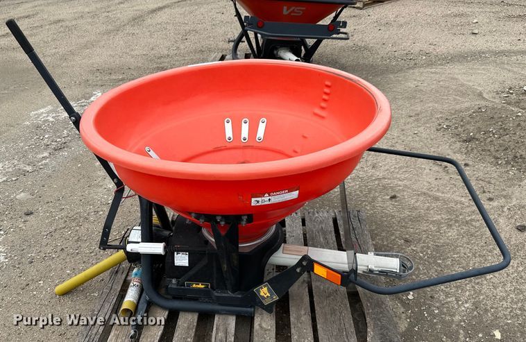 image for item NL9959 2016 Kubota VS220 spreader 
