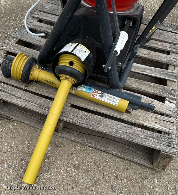 image for item NL9959 2016 Kubota VS220 spreader 