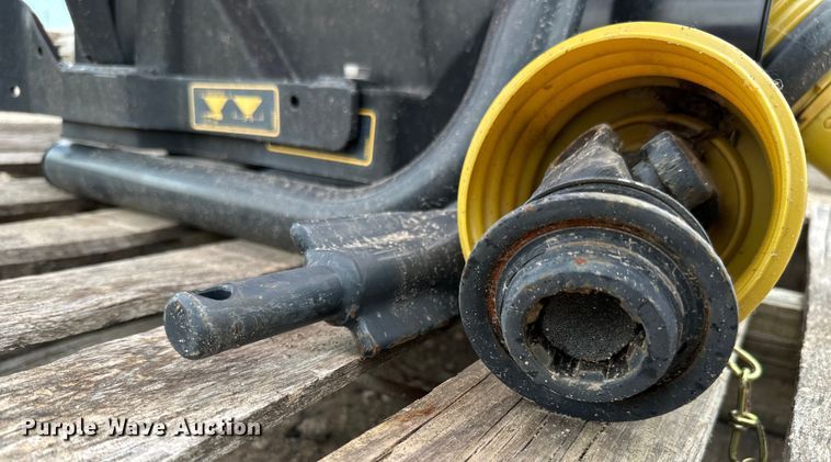 image for item NL9959 2016 Kubota VS220 spreader 