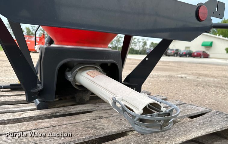 image for item NL9959 2016 Kubota VS220 spreader 