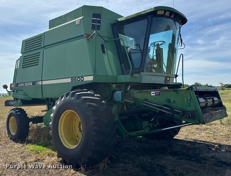 image for item NQ9571 1995 John Deere 9600 combine