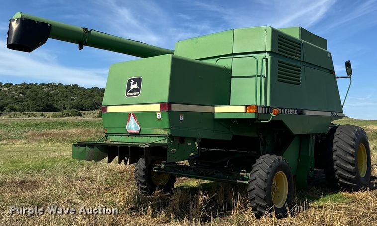 image for item NQ9571 1995 John Deere 9600 combine