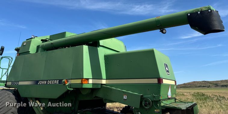 image for item NQ9571 1995 John Deere 9600 combine