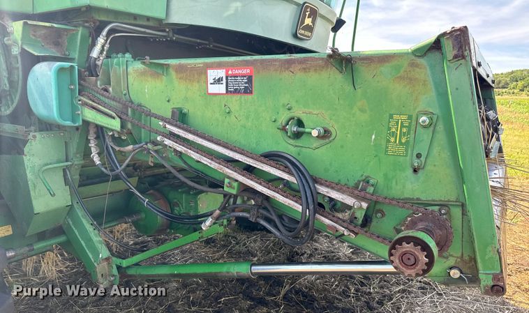 image for item NQ9571 1995 John Deere 9600 combine
