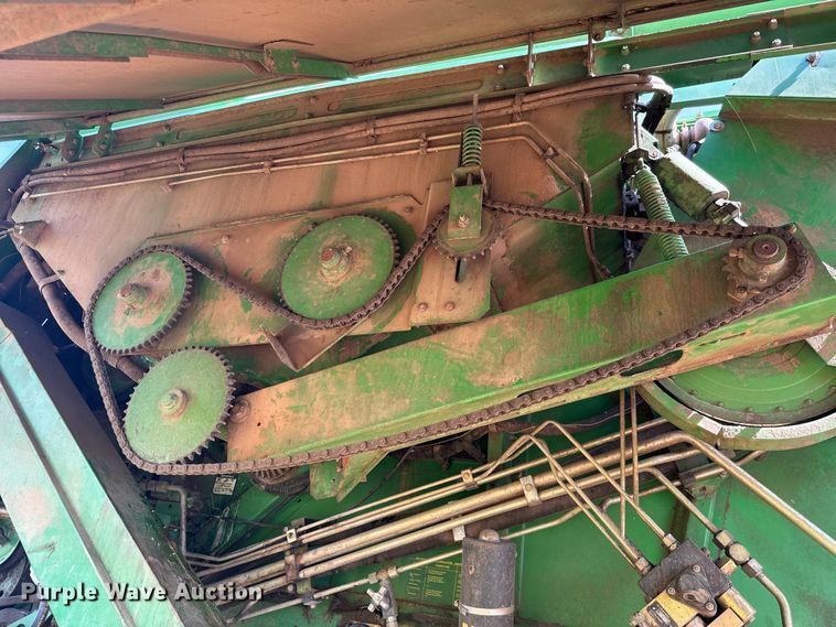 image for item NQ9571 1995 John Deere 9600 combine