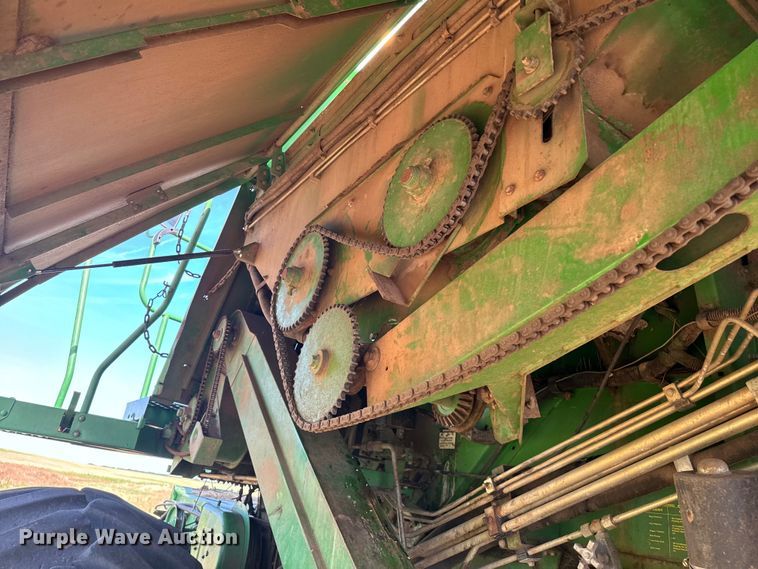 image for item NQ9571 1995 John Deere 9600 combine