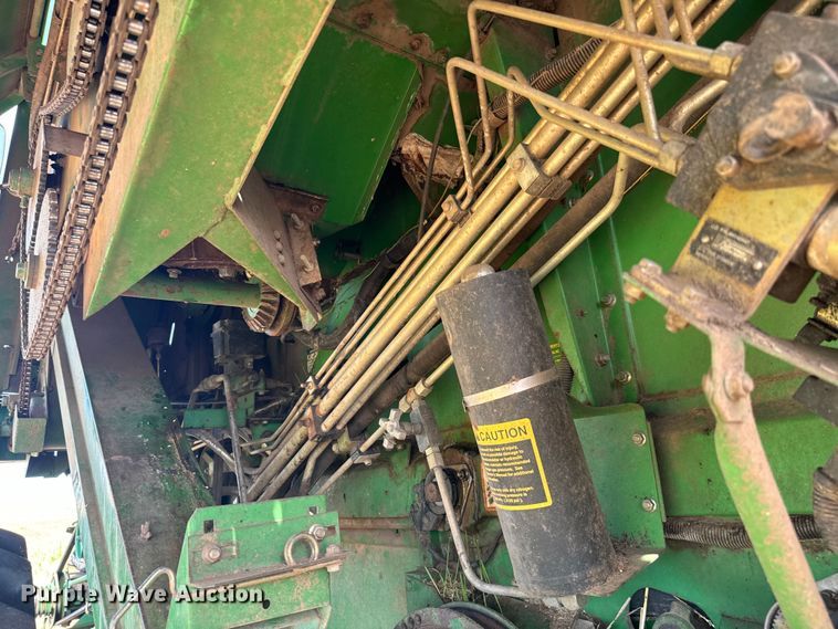 image for item NQ9571 1995 John Deere 9600 combine