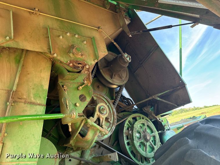 image for item NQ9571 1995 John Deere 9600 combine