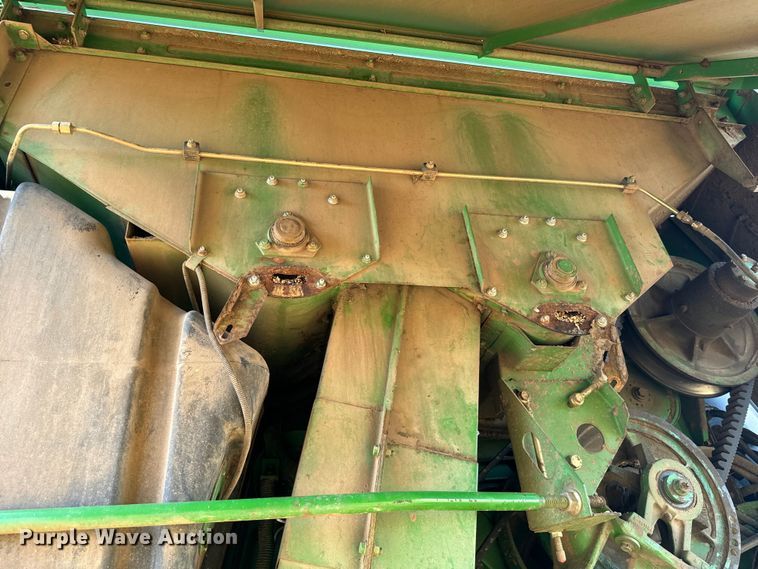 image for item NQ9571 1995 John Deere 9600 combine