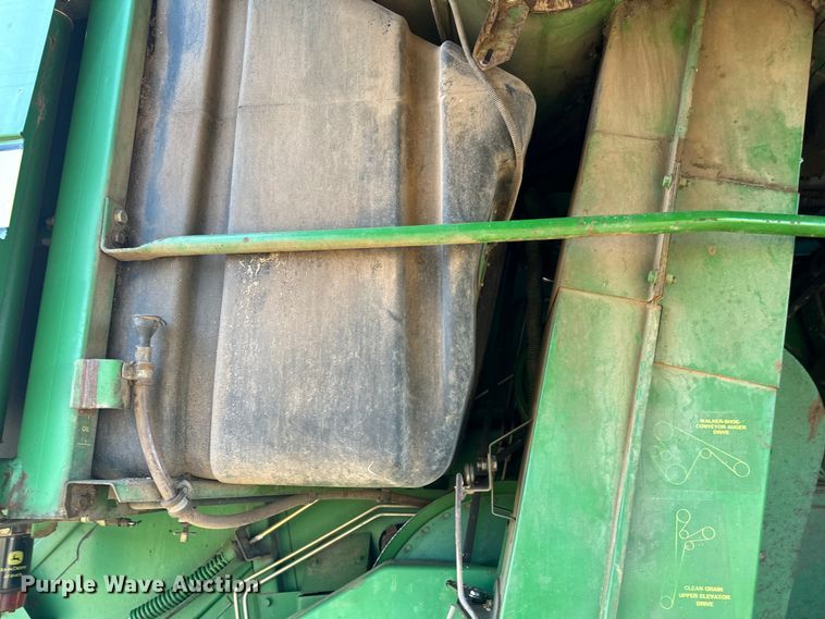 image for item NQ9571 1995 John Deere 9600 combine