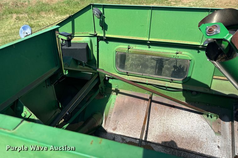 image for item NQ9571 1995 John Deere 9600 combine