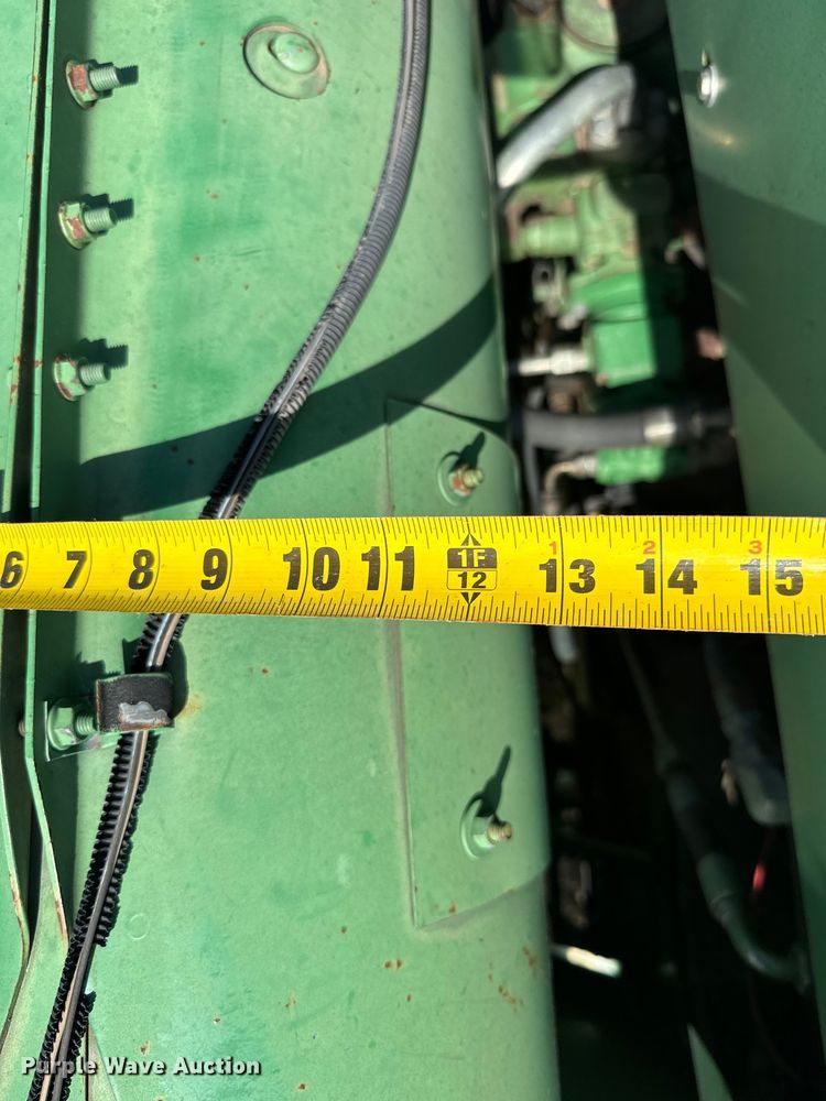 image for item NQ9571 1995 John Deere 9600 combine