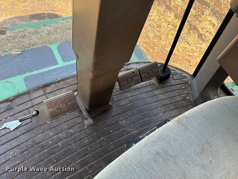 image for item NQ9571 1995 John Deere 9600 combine