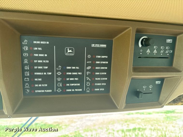 image for item NQ9571 1995 John Deere 9600 combine