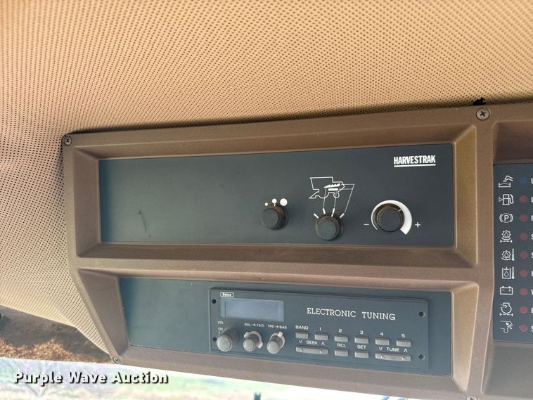 image for item NQ9571 1995 John Deere 9600 combine